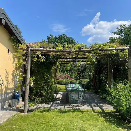 Casetta In Giardino Con Piscina לואינו