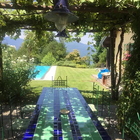 Casetta In Giardino Con Piscina Luino