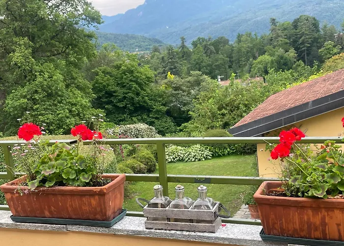 Casetta In Giardino Con Piscina * Луино